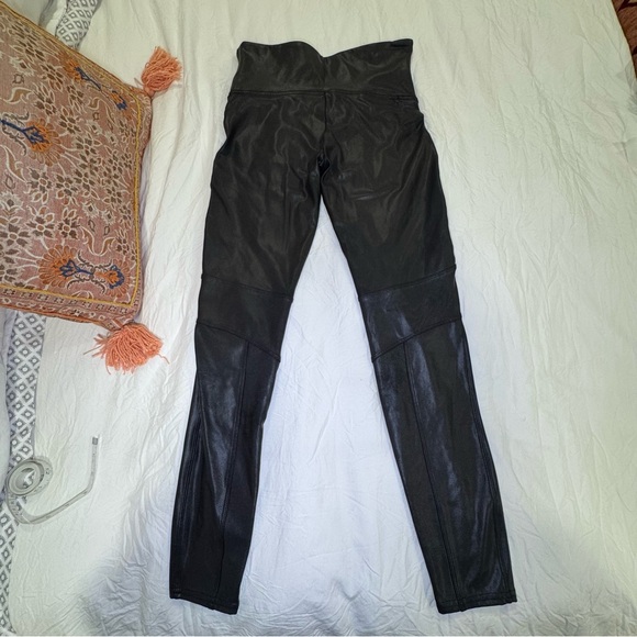 SPANX Faux Leather Moto Leggings - Black - Large‎ - Picture 6 of 10
